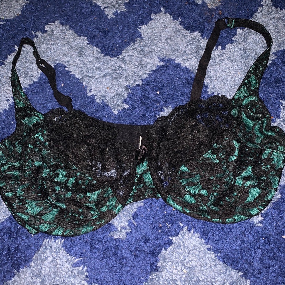 GREEN/BLACK LACE BRALETTE